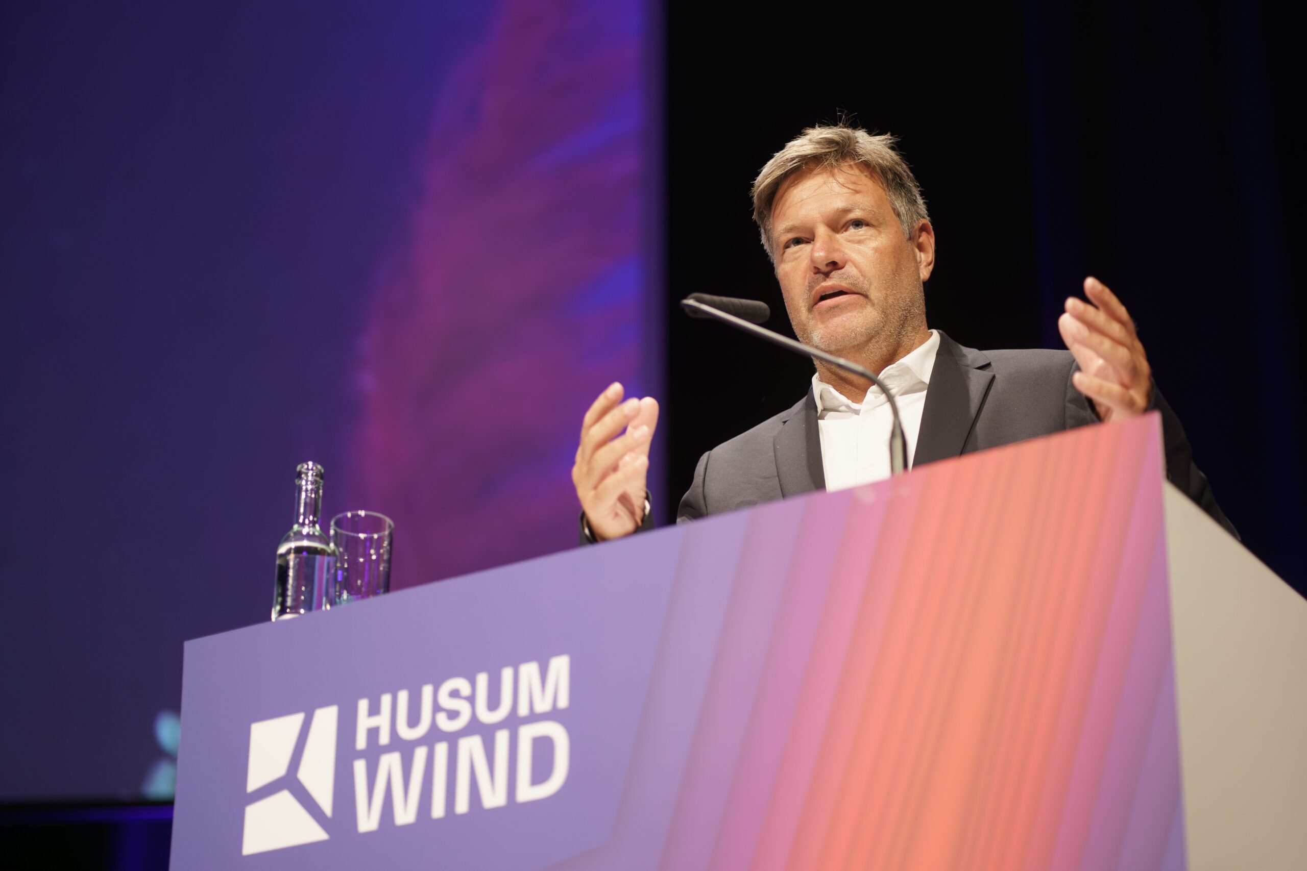 Read more about the article Bundesminister Habeck eröffnet deutsche Windmesse